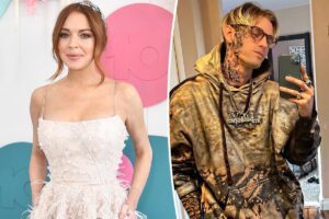 Lindsay Lohan reacts to ex-boyfriend Aaron Carter's death